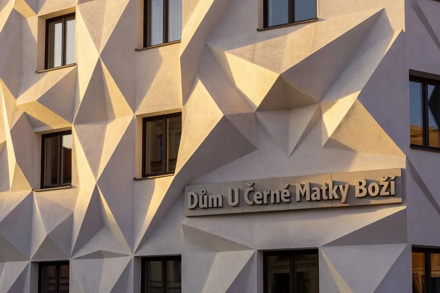 Maison à la Vierge Noire, premier bâtiment cubiste commercial à Prague